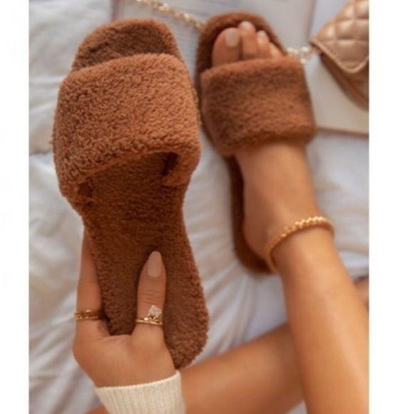 Shoes - !! NEW !! Cozy Faux Sherpa Teddy Slides in Carmel